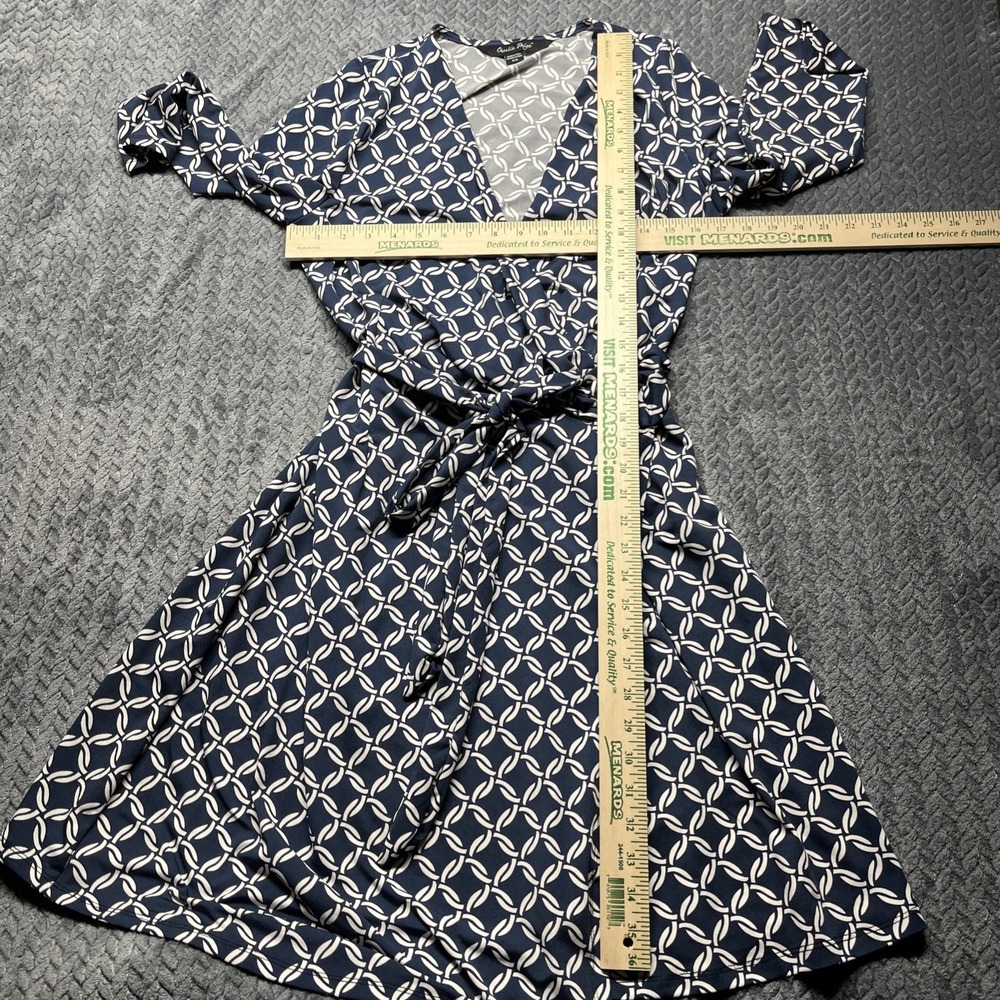 Charlie Paige Wrap Dress Size M Slimming‎ Travel Wrinkle Resistant - Picture 14 of 15